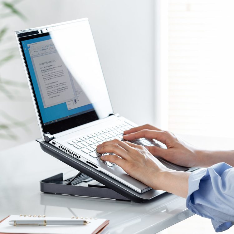 大小 カジノ バカラパソコンスタンドのイメージ