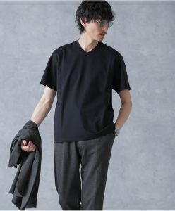 ジャケットに合うTシャツおすすめ20選。大人っぽいおしゃれなアイテムもご紹介
