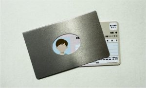 どこでも収まる極薄構造！一生モノの相棒になる純チタン名刺入れ「TSUBANE CASE」