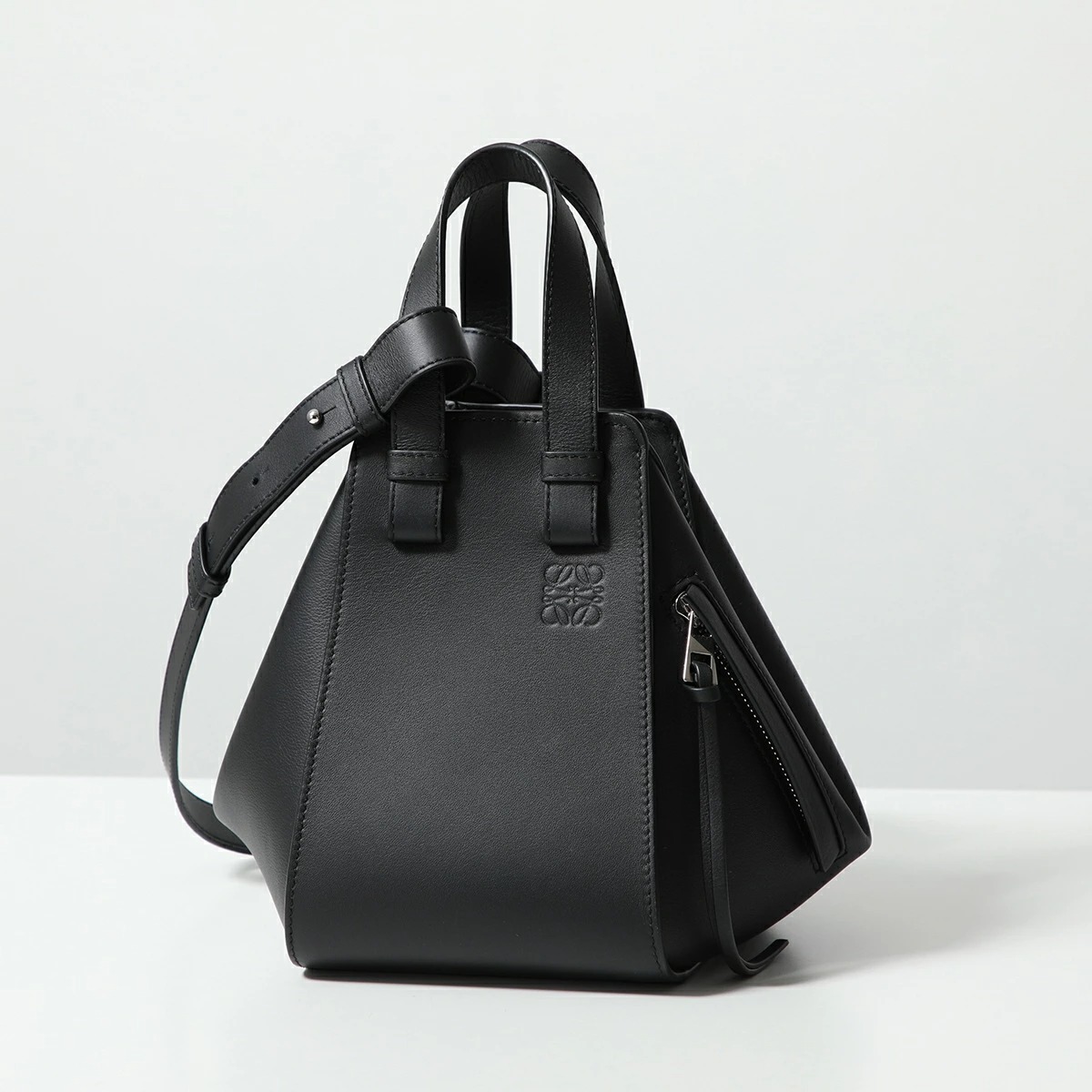 ロエベ(LOEWE) ハンモックバッグ コンパクト クラシックカーフ
