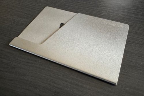 純チタン素材と燕三条の加工技術が生み出す機能美