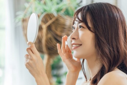 コンシーラーはメイクのいつのタイミングで使う?
