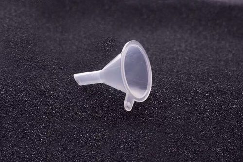 スプレーヘッドが外せない香水には「ろうと」