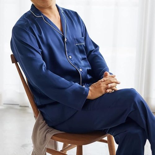 季節や好みの着心地に合わせて素材を選ぼう