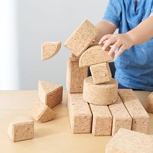 軽さや弾力性があるコルク製