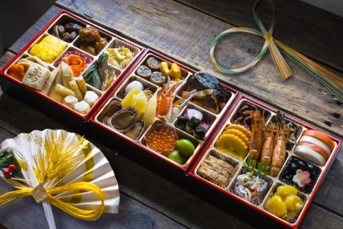 食べる人数に合わせて重箱のサイズや段数を選ぶ