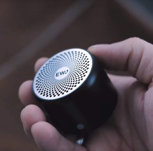 振動スピーカーのおすすめ10選。あらゆるモノに設置して楽しむ
