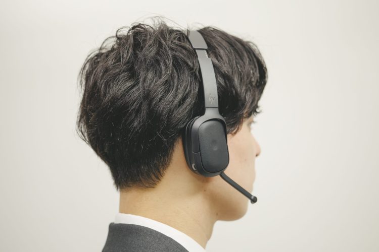ビジネスシーンに取り入れやすいシンプルかつ洗練されたデザイン