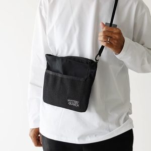 サコッシュのおすすめブランド23選。収納性に優れたアイテムもご紹介